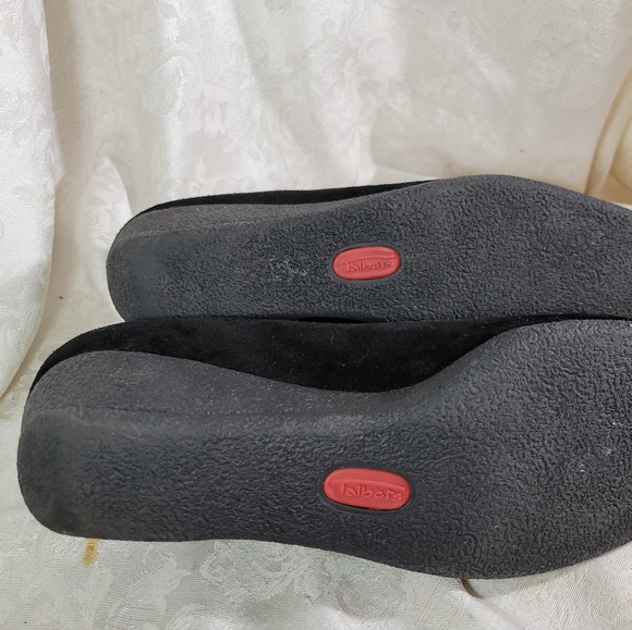 Talbot's Ladies Black Suede Leather Slip-on Wedged Heels - size 7M - EUC - Picture 8 of 9